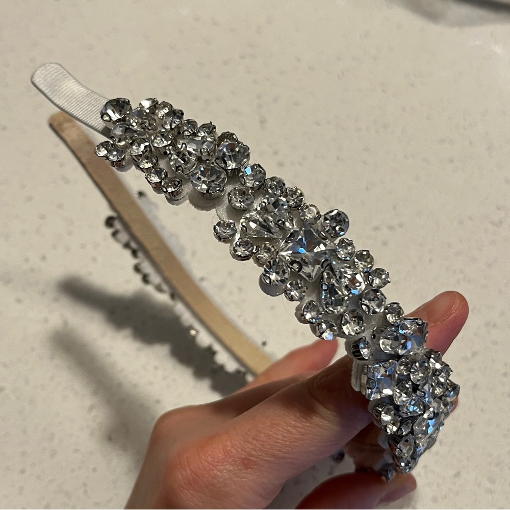 Wedding‎ style silver Headband With Gemstones, Fashionable And Elegant - Picture 7 of 9
